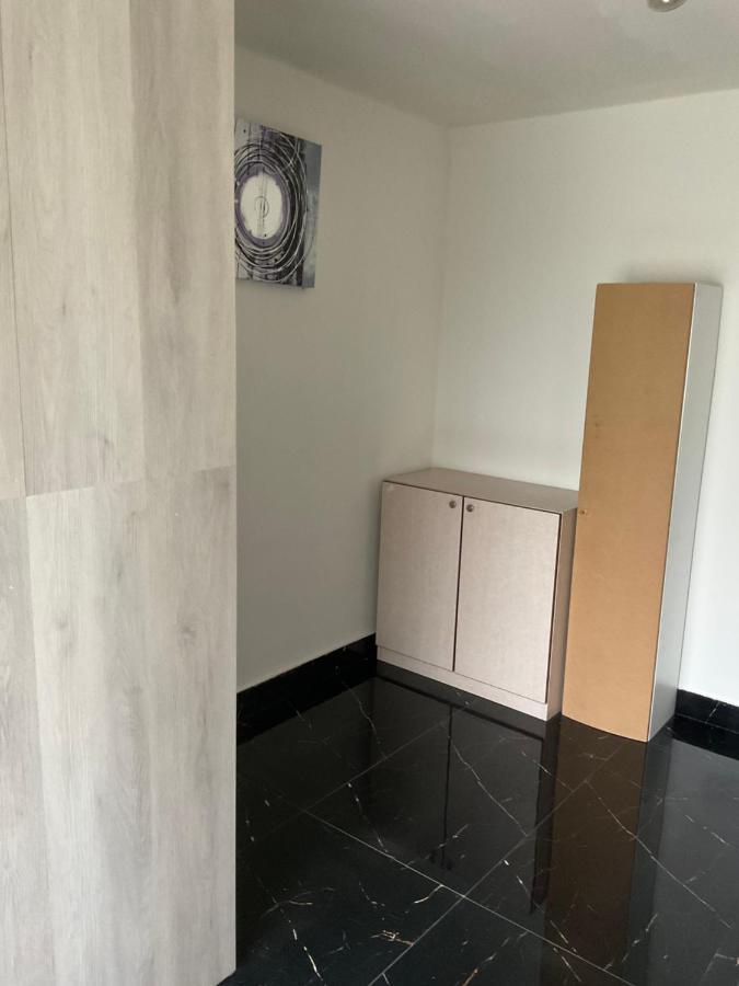 Oy Appartement Izegem Buitenkant foto